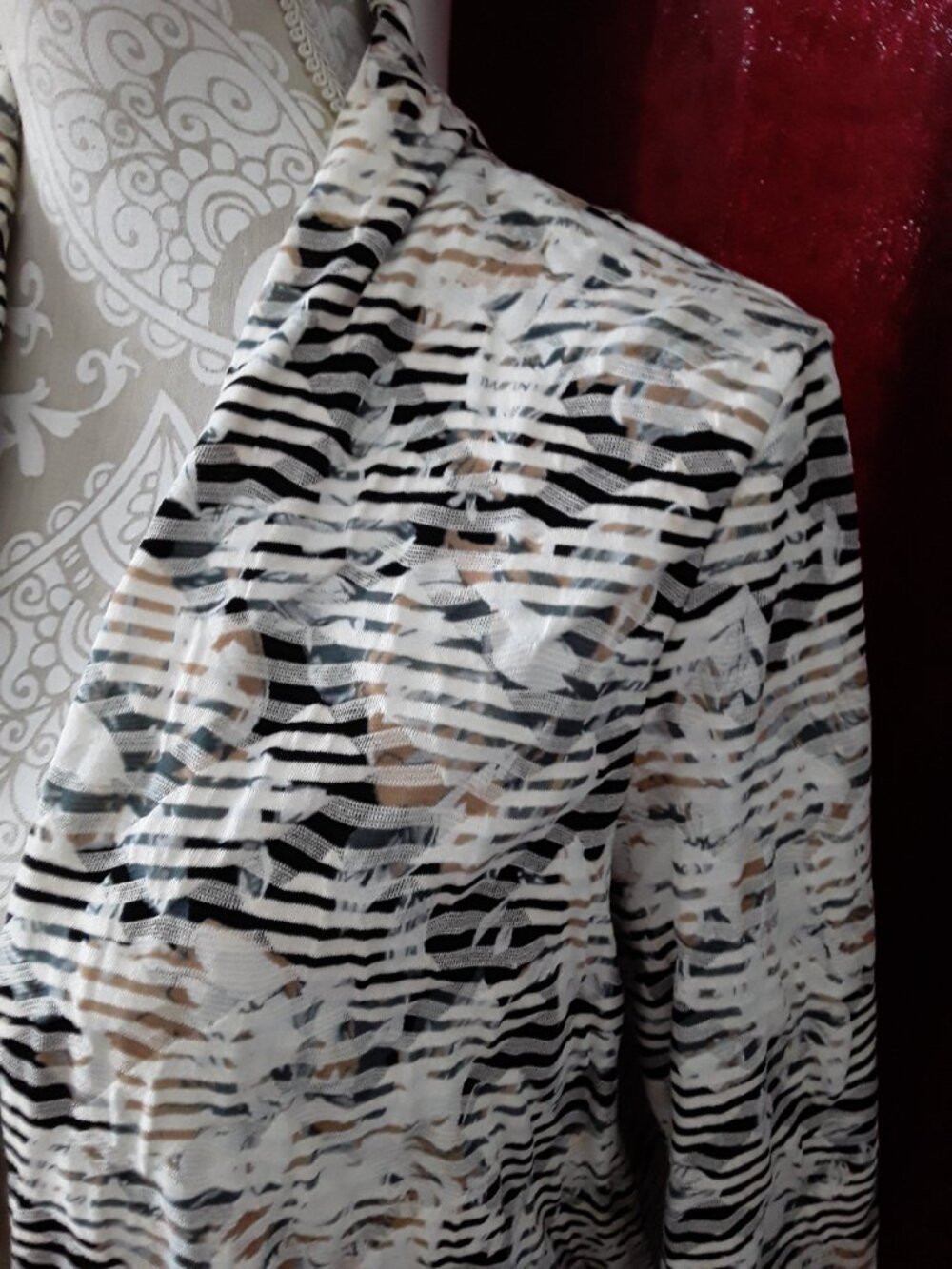 Kasper lovely crinkle cardigan/sweater lightweight black, gold, wh, tan, size L
